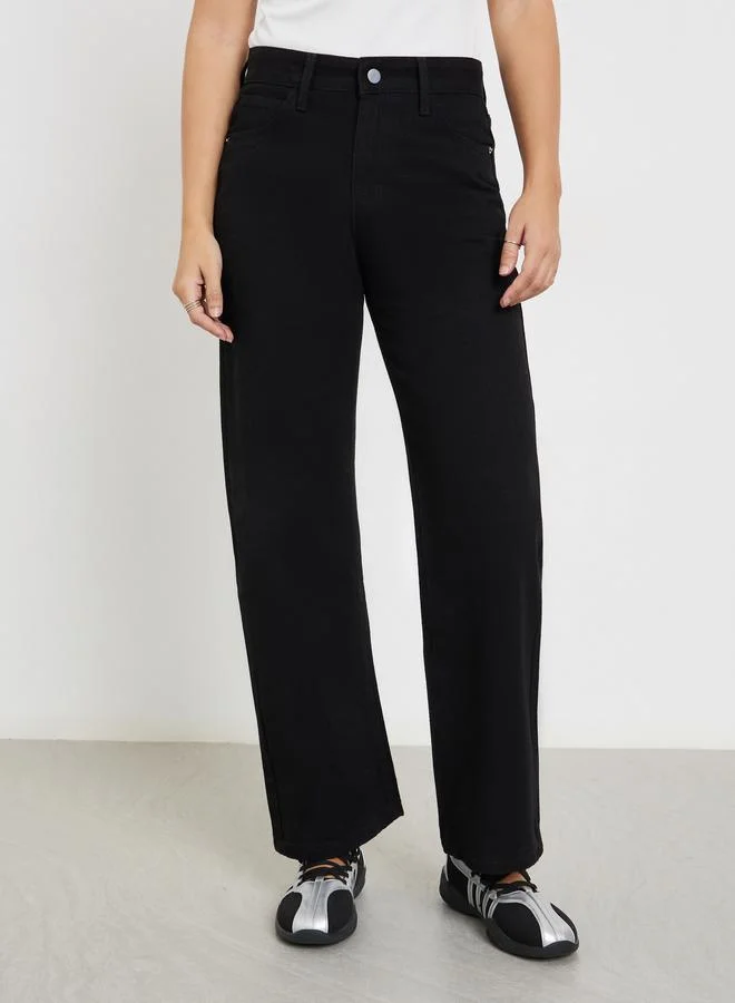 ستايلي جينز بأرجل واسعة وخصر عالي