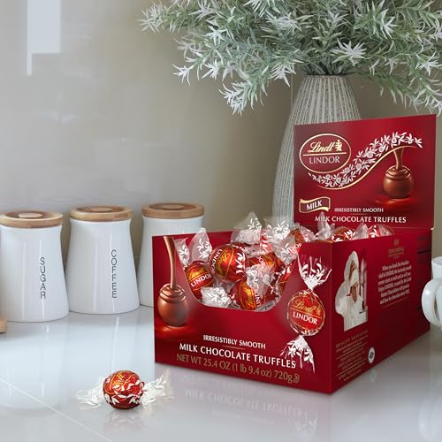 Lindt LINDOR Milk Chocolate Candy Truffles Milk Chocolate with Smooth Melting Truffle Center 254 oz 60 Count - Image 5