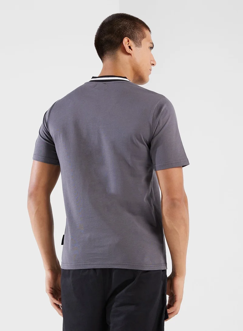 إيسو تيشيرت مطرز