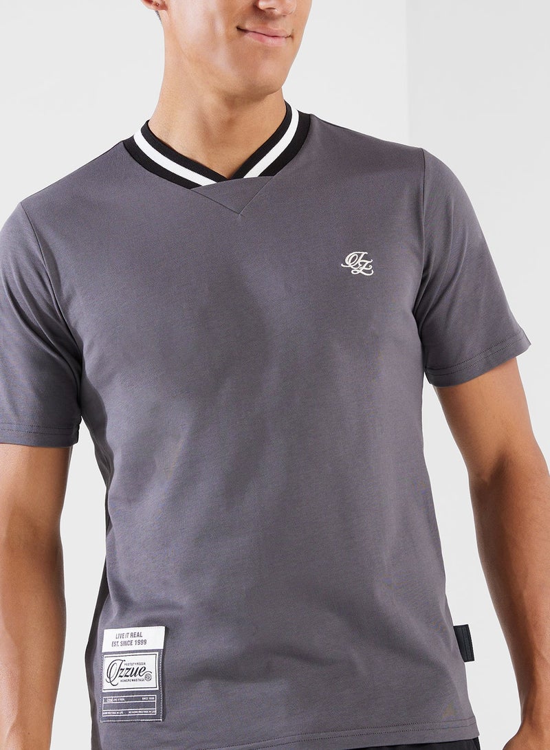 izzue Embroidery T-Shirt - Image 3