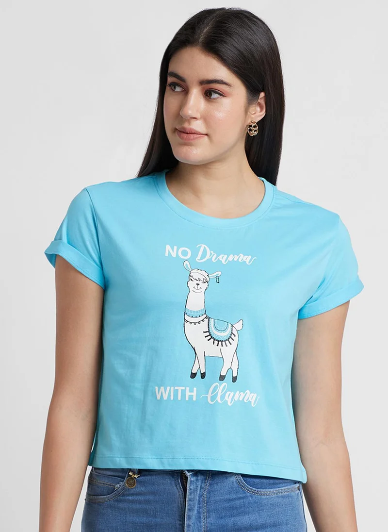 جلو باص تيشيرت قطن خالص قصير بطبعة جرافيك أزرق فيروزي نسائي