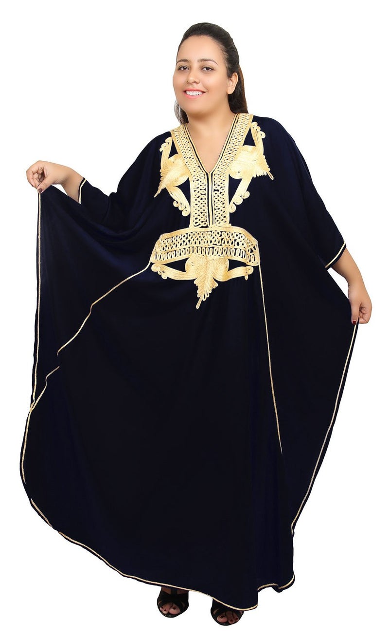 Treasures Of Morocco قفاطين مغربية للنساء بحجم زائد قفطان مصنوع يدويًا مع تطريز XXL إلى 4XL أسود - Image 1