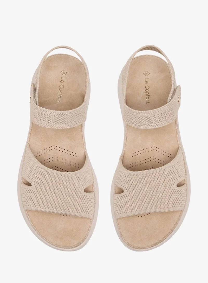 لو كونفورت صنادل نسائية مفتوحة من الأمام بنسيج وإغلاق بخطاف وحلقة