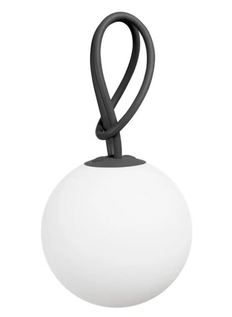 Fatboy ضوء فاتبوي بوليكي المعلق | ضوء LED قابل لإعادة الشحن عبر اتصال USB | إضاءة محمولة | 3 أوضاع سطوع | مقاوم للماء IP55 | حلقة تعليق بطول 100 سم، ضوء بطول 20 سم | رمادي غامق - Image 1