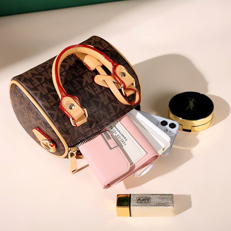 حقيبة كتف نسائية من بي في سي بنقشة كلاسيكية - Image 3