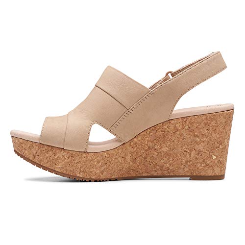 clarks صندل كلاك للنساء أناديل إيفوري بكعب عريض، جلد نوبوك رملي، 075 W US - Image 4