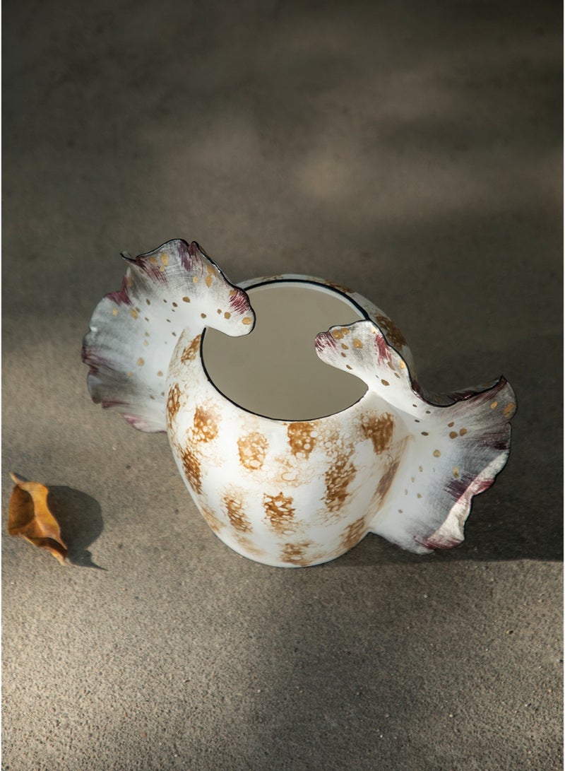 مايسون ايديو | مزهرية خزفية كبيرة مرسومة يدويًا بتصميم فراشة بلون ألباستر روز | ديكور منزلي صنع يدويًا |  هدية أنيقة لاستقبال منزل جديد | مزهرية ماريبوسا - Image 4