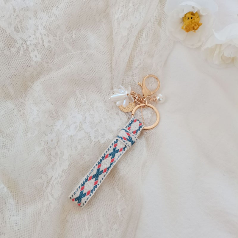 New Style Small Fresh Ribbon Car Alloy Keychain Pendant Creative Striped Cloth Belt Pearl Love Accessories Hanging Ornaments Streamer leaves