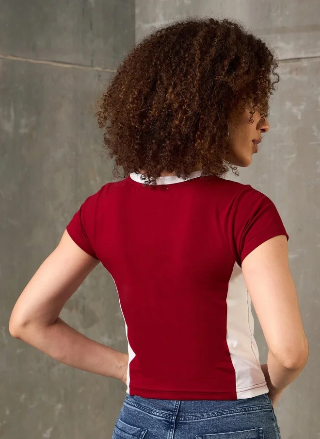 ساسافراس Maroon Colourblocked Crop T-Shirt for Women