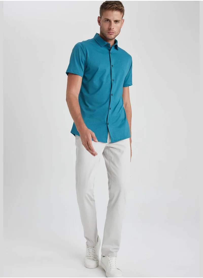 ديفاكتو Man Slim Fit Woven Short Sleeve Shirt