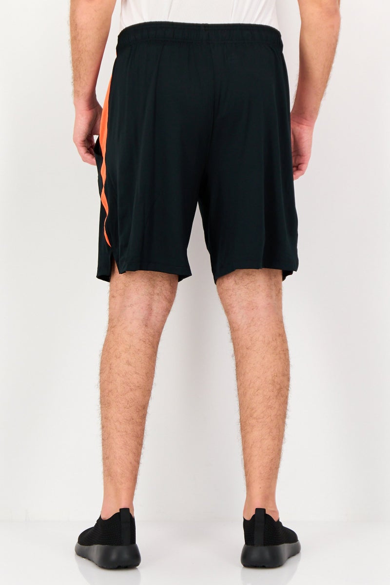 UNDER ARMOUR شورتات تدريب فضفاضة للرجال، أسود - Image 2