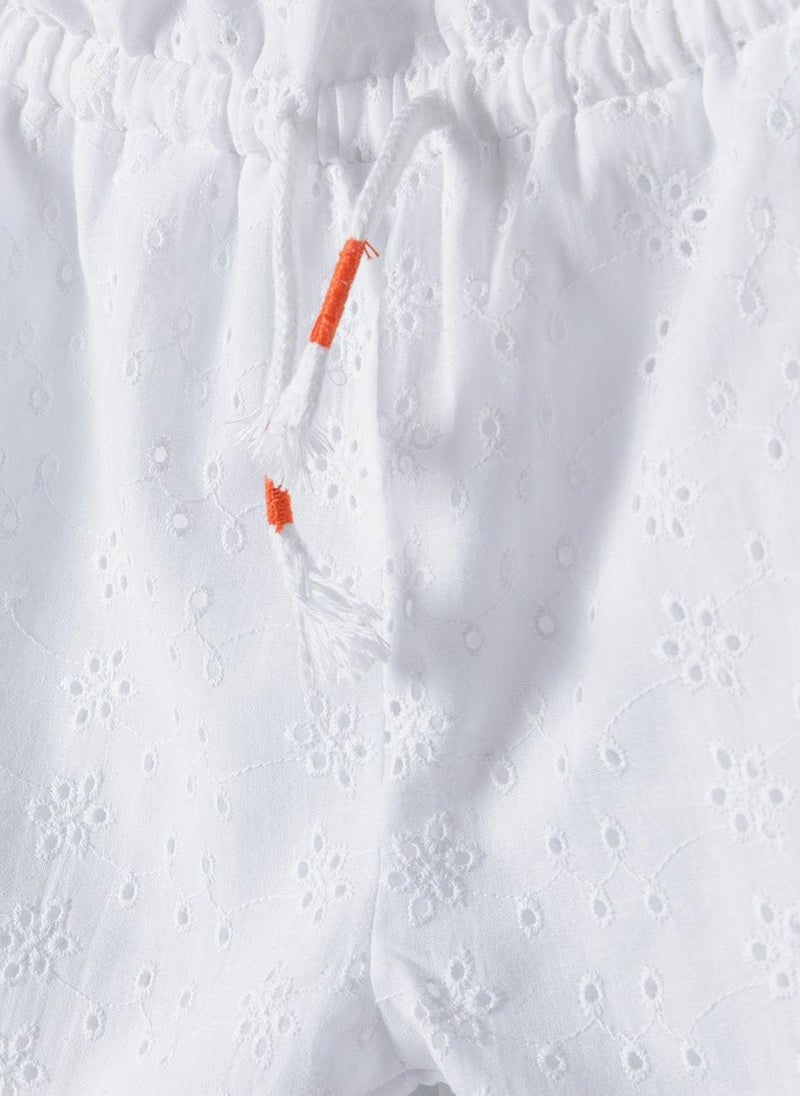 مينوتي شورت بناتي للأطفال بنقشة برويدرية وخصر كشكش ورباط - Image 4