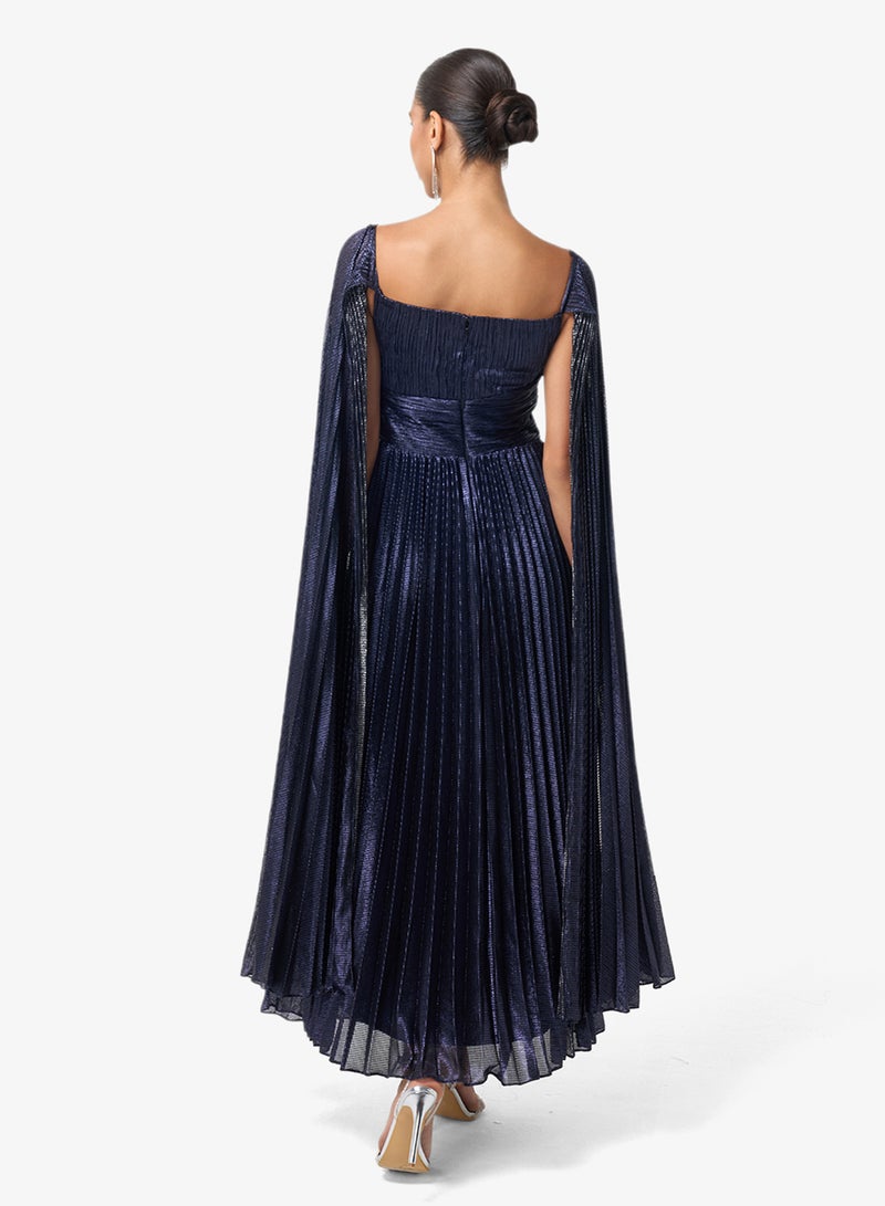 ثريدز باي اجوني فستان ماكسي بياقة قلب وتفاصيل كاب - Image 2