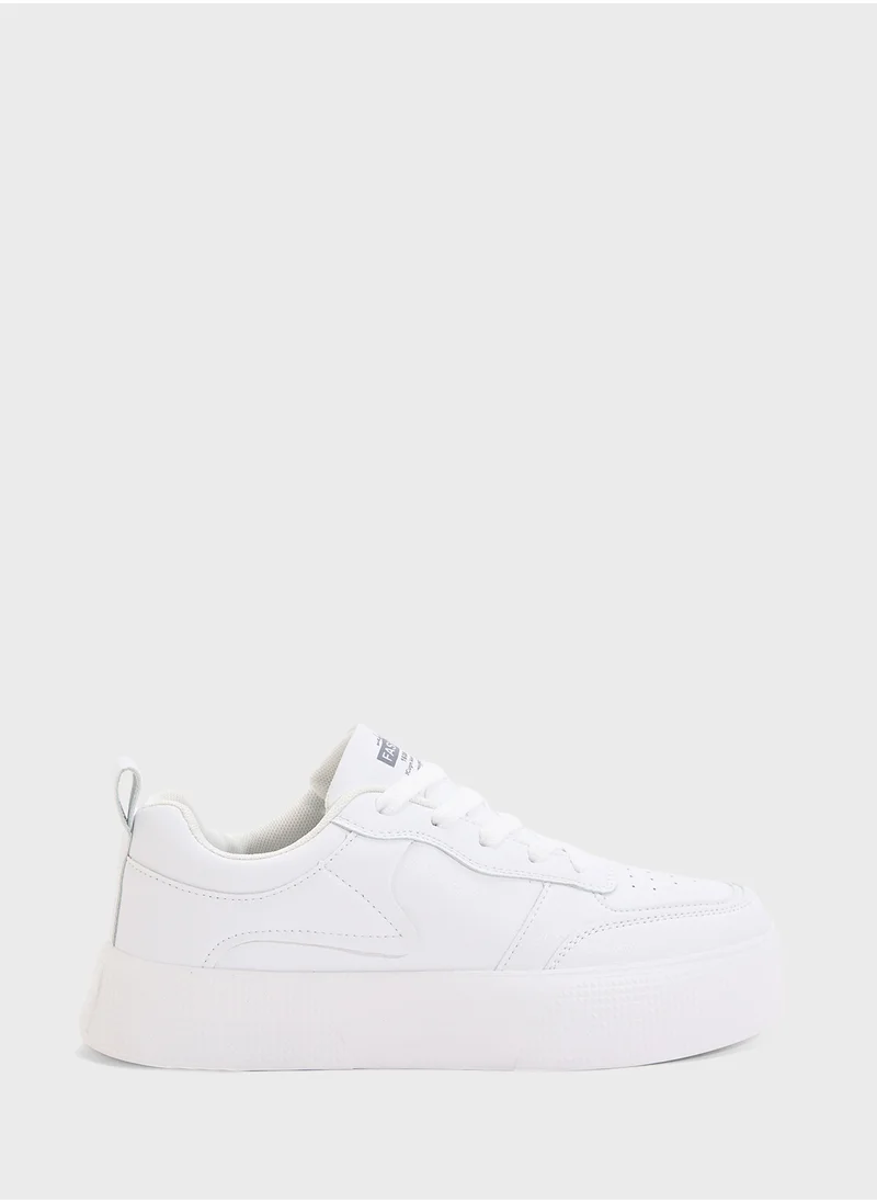 جينجر Chunky Lace Up Sneaker
