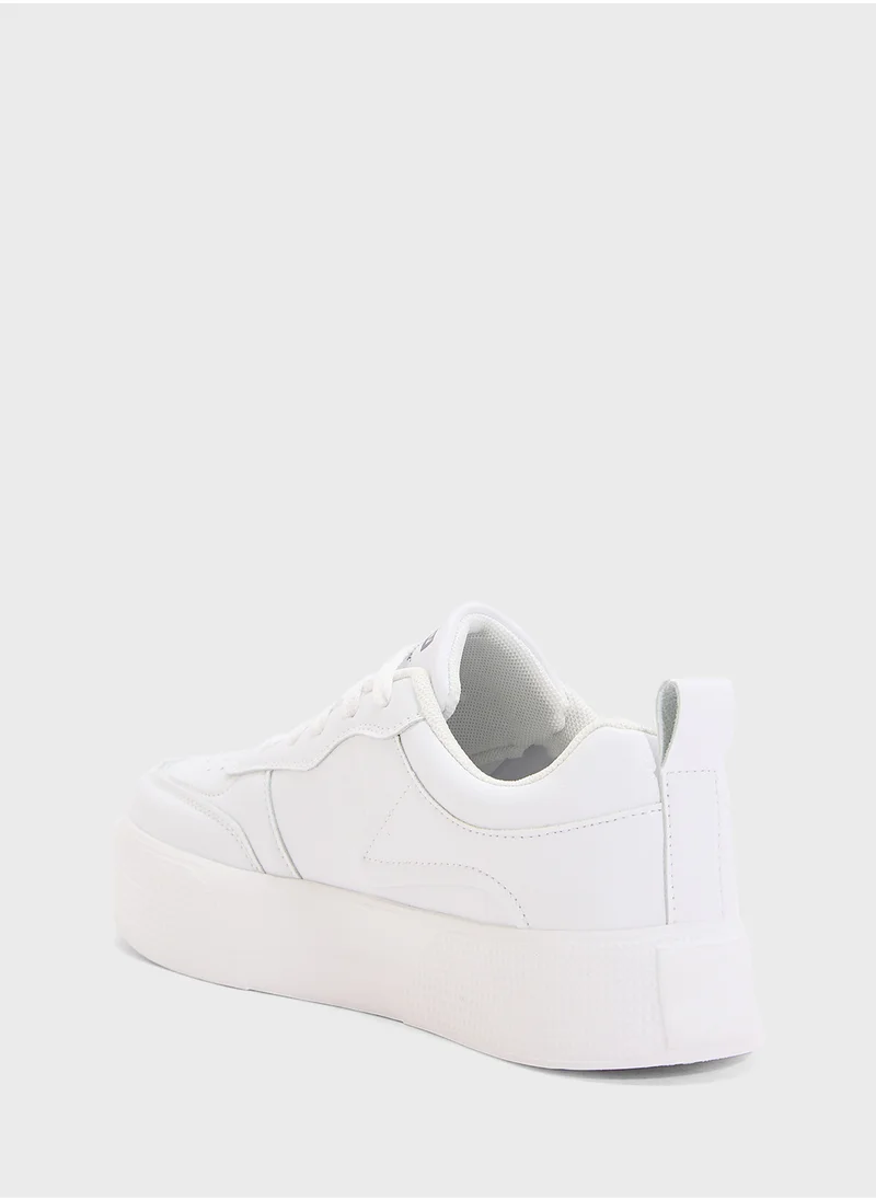 جينجر Chunky Lace Up Sneaker