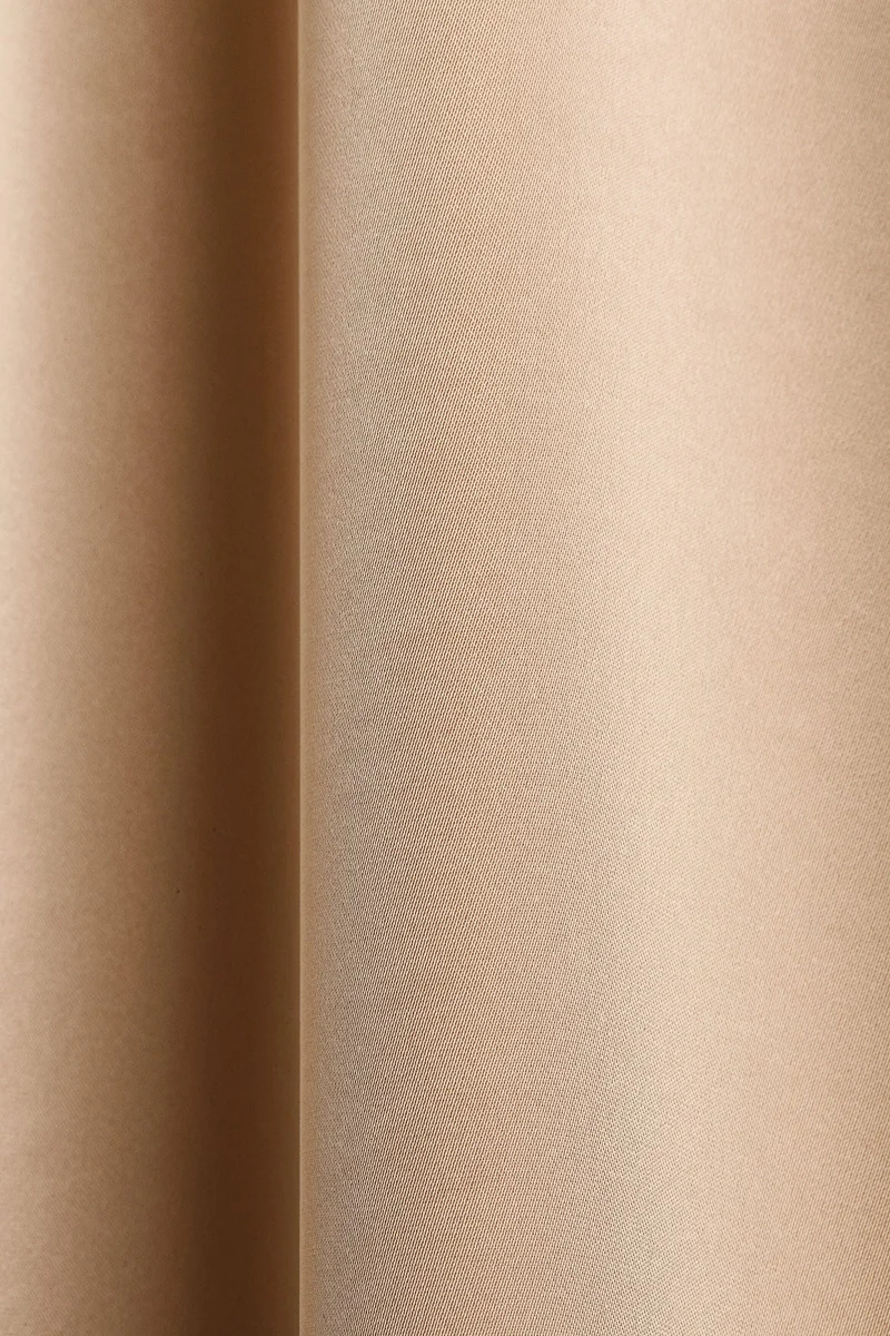 اتش اند ام فستان ماكسي بتصميم على شكل وشاح