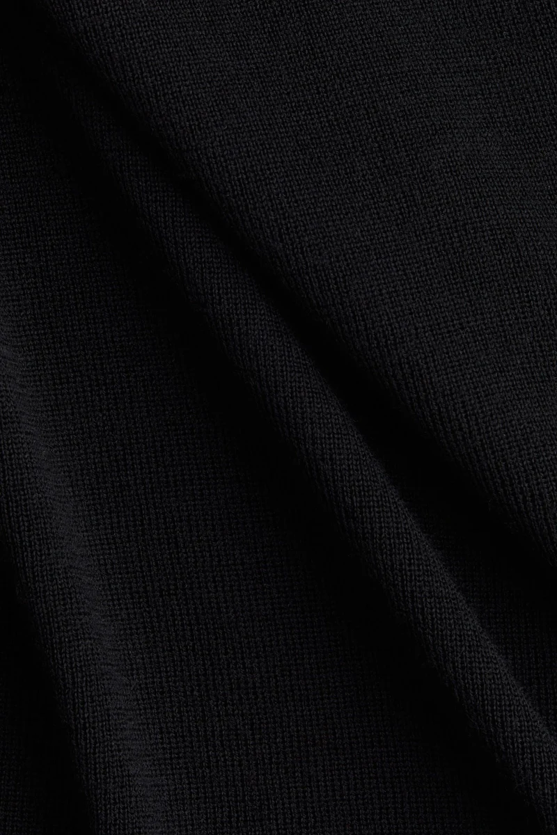 اتش اند ام بلوزة من الصوف بقبة بولو