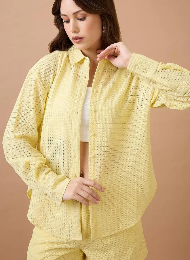 جلو باص طقم منسق من شورت وبلوزة بتفاصيل بارزة الملمس