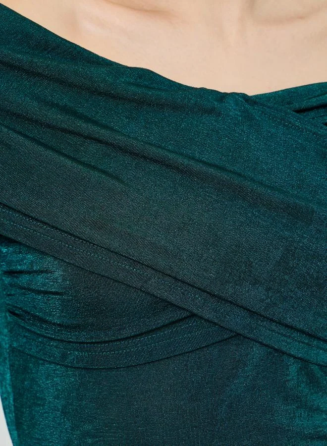 ستايلي بلوزة محبوكة بأكتاف مكشوفة