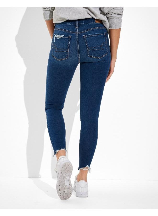 American Eagle بنطلون جينز ضيق منخفض الخصر من AE Forever Soft Ripped  - Image 2