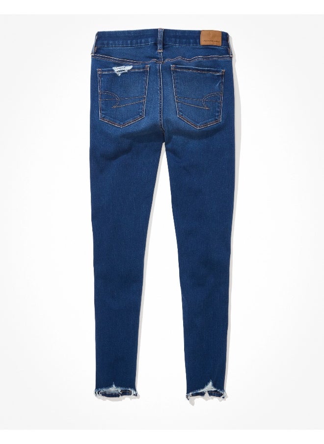 American Eagle بنطلون جينز ضيق منخفض الخصر من AE Forever Soft Ripped  - Image 4