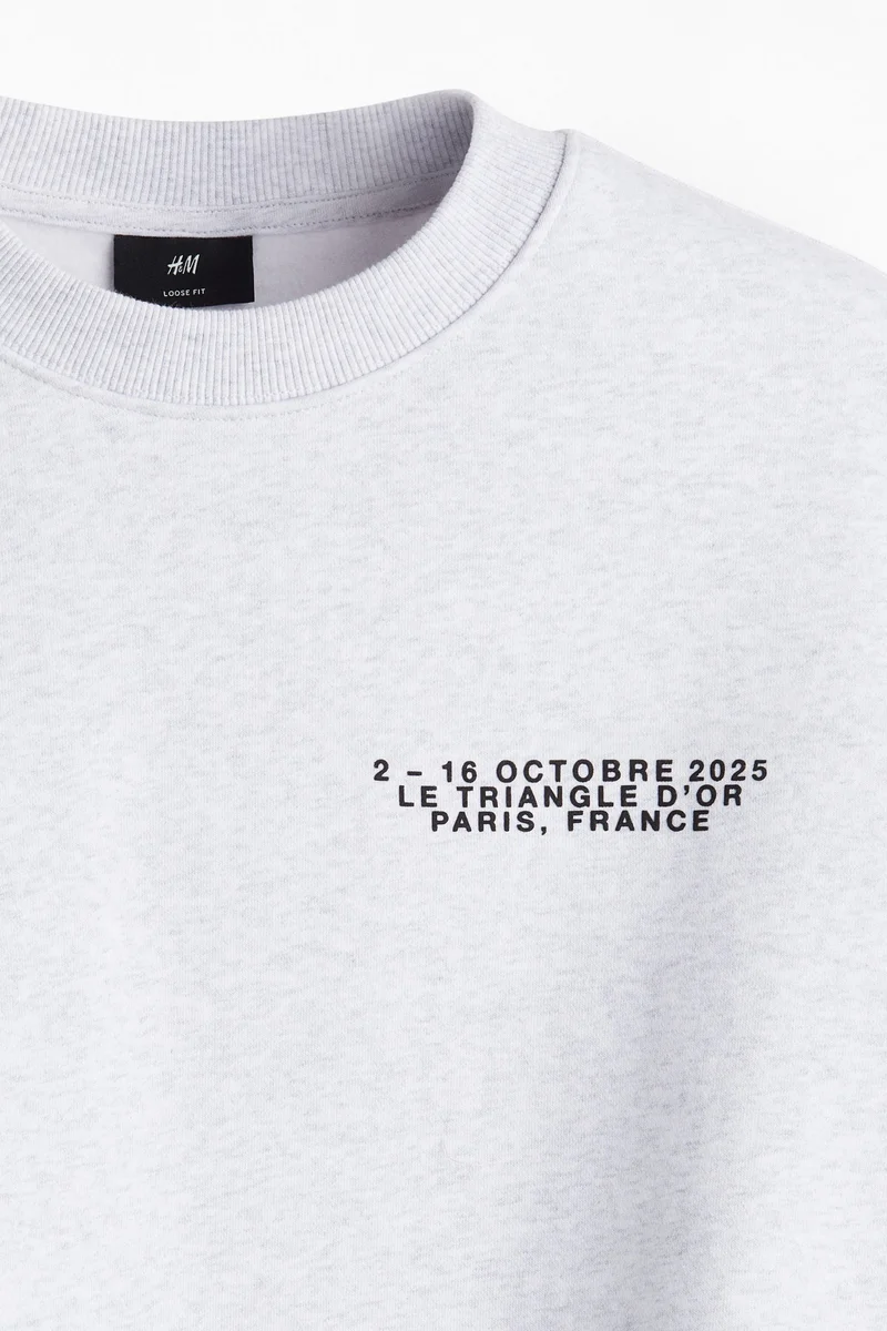 اتش اند ام سويت شيرت بطبعة بقصّة عادية