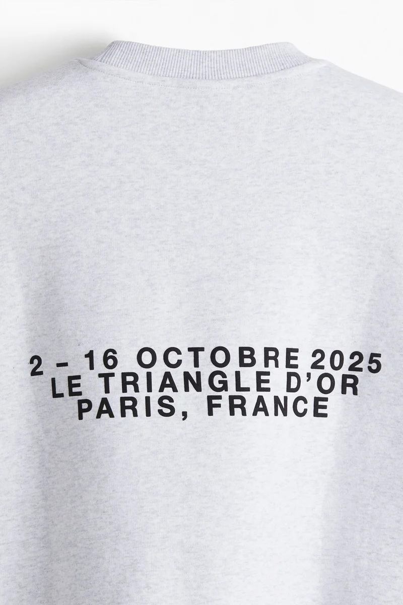 اتش اند ام سويت شيرت بطبعة بقصّة عادية