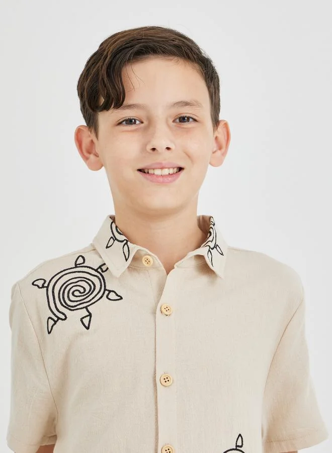 Styli Styli Embroidered Collared Short Sleeve Shirt