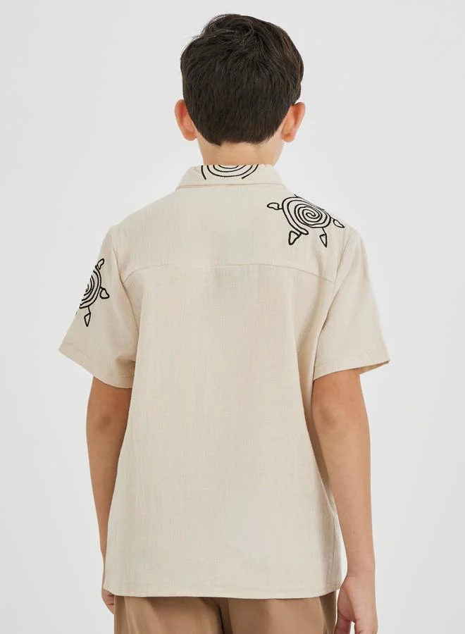 Styli Styli Embroidered Collared Short Sleeve Shirt