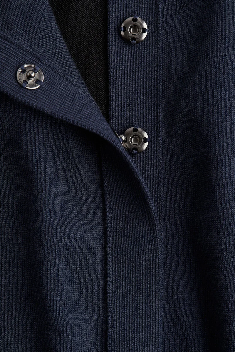 اتش اند ام كارديغان بحافة بيبلوم