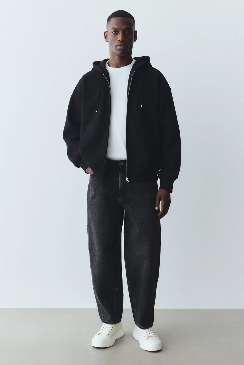 اتش اند ام هودي بقصّة فضفاضة وبسحّاب كامل