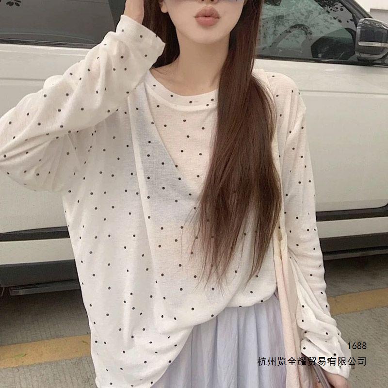 تيشيرت نسائي بقصة واسعة بتصميم فيونكة للحماية من الشمس - Image 1