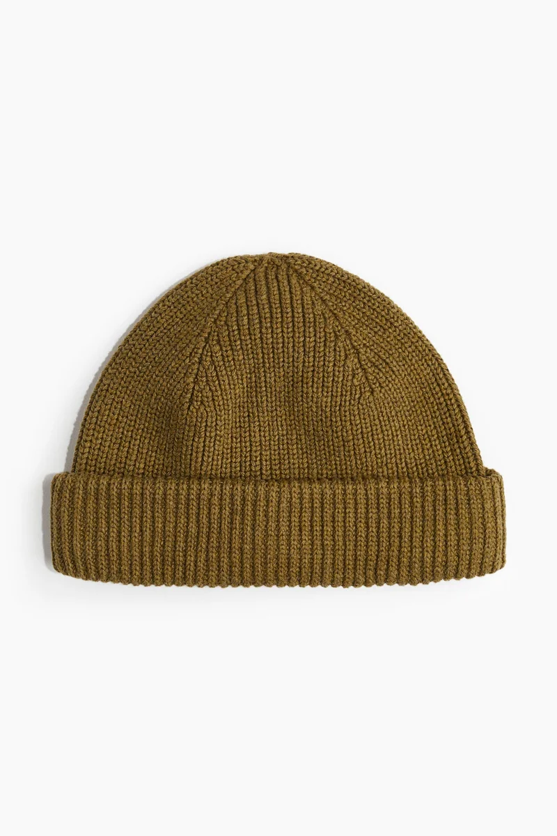 اتش اند ام قبعة محبوكة بتصميم مرن