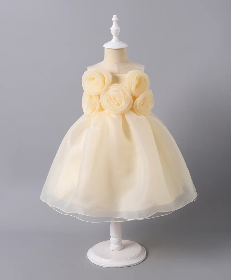 مارك وميا فستان حفلات بدون أكمام بتفاصيل فيونكة خلفية من مارك وميا - شامبانيا