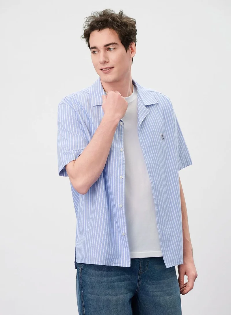 Men's Relaxed Fit Short Sleeve Lion Oxford Shirt