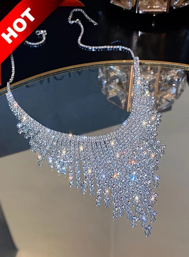 تايك تو قلادة شرابة مرصعة بأحجار الراين