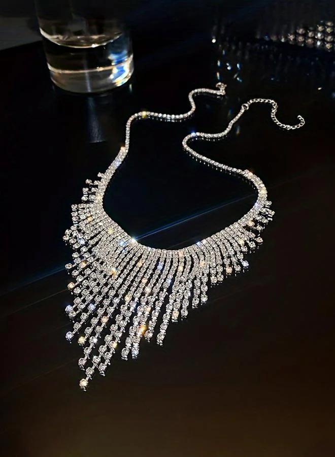 تايك تو قلادة شرابة مرصعة بأحجار الراين