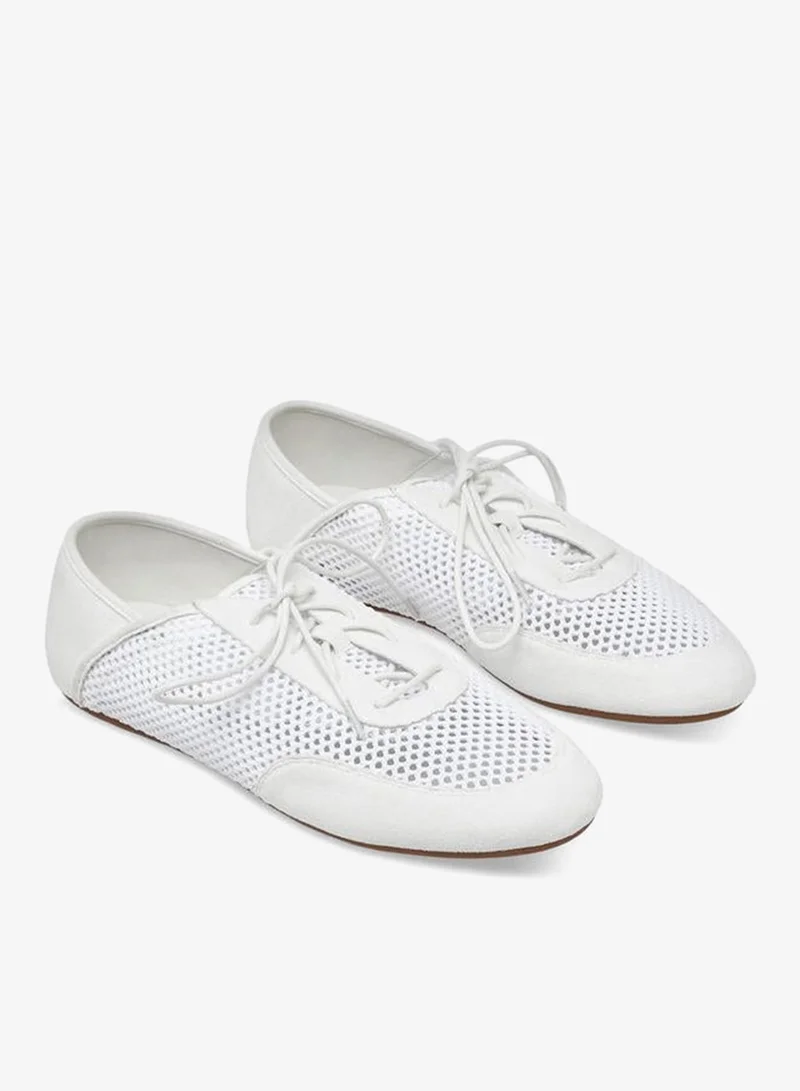 سيليست Women Lace-Up Sneakers