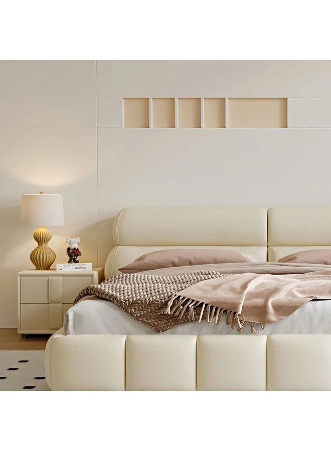 الزخارف للمفروشات سرير ألينا عصري مبطن – مقاس سوبر كينج 200×200 سم، قماش بوكليه ناعم مع لوح رأس مبطن، تصميم منخفض فاخر لغرفة النوم، طابع معاصر أنيق – لون كريمي بيج - Image 4