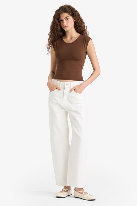 تي شيرت نسائي ملائم برقبة على شكل حرف C وأكمام قصيرة