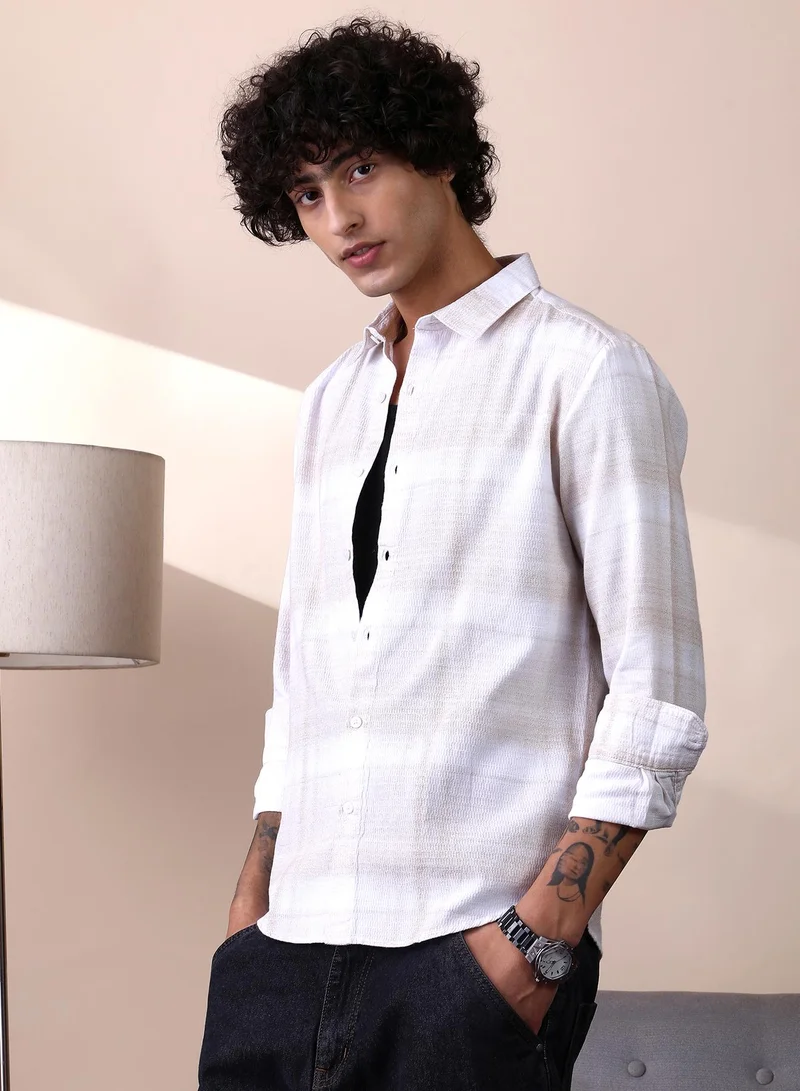 Campus Sutra Campus Sutra Men's Sand Beige & Daisy White Velobrush-Tactile Shirt For Casual Wear | Spread Collar | Long Cuffed Sleeves | Button Closure | Shirt Crafted With Comfort Fit For Everyday Wear