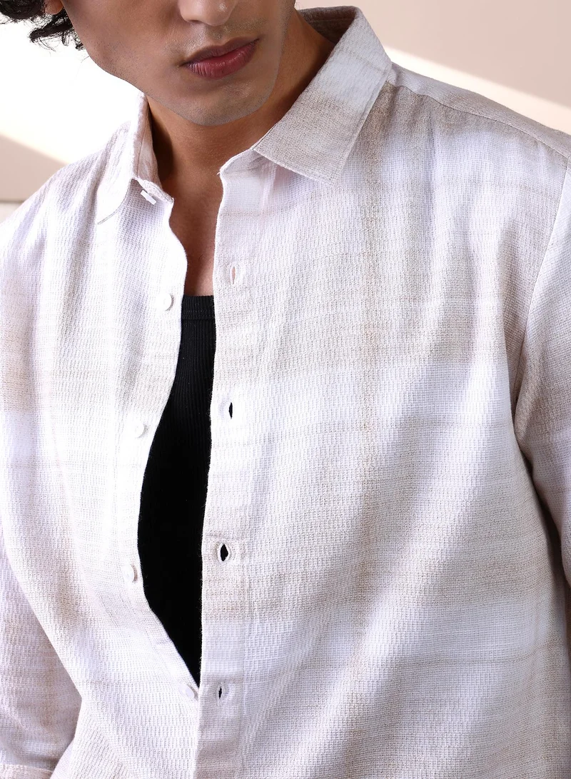 Campus Sutra Campus Sutra Men's Sand Beige & Daisy White Velobrush-Tactile Shirt For Casual Wear | Spread Collar | Long Cuffed Sleeves | Button Closure | Shirt Crafted With Comfort Fit For Everyday Wear