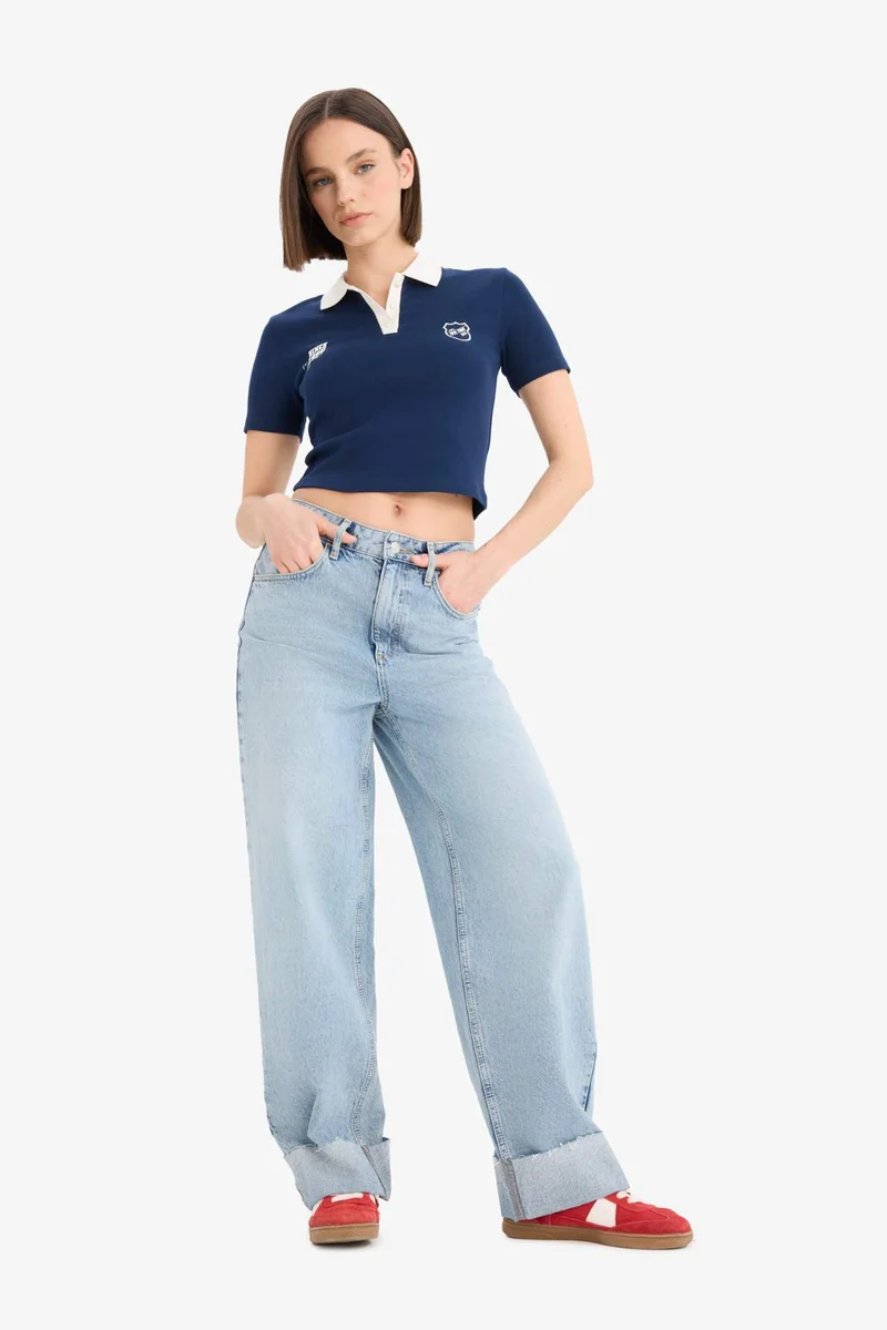 ديفاكتو Fitted Polo Neck Printed Ribbon T-Shirt