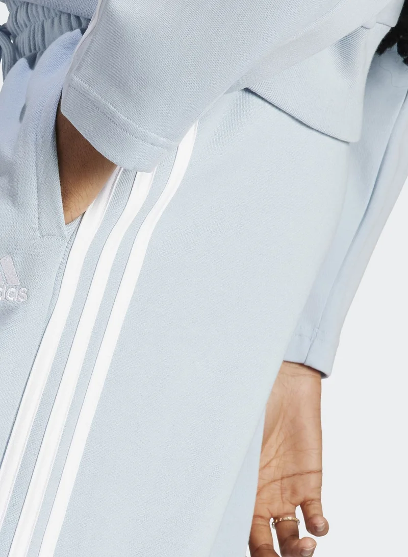adidas بنطال جوغر أساسي بقصة فضفاضة وشعار الماركة