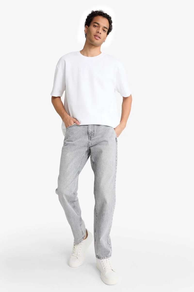 ديفاكتو Straight Fit Straight Leg Washed Jeans