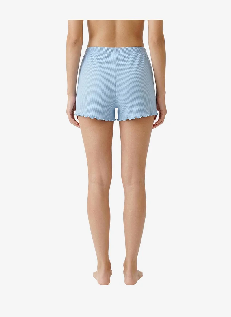 بنتي Women Ella Solid Blue Shorts