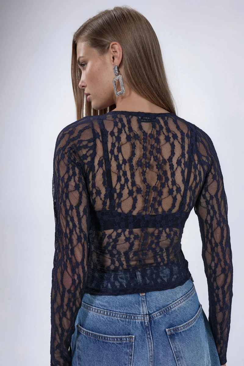 Busem BUSEM Crop Lace V-neck Blouse with Tie Detail