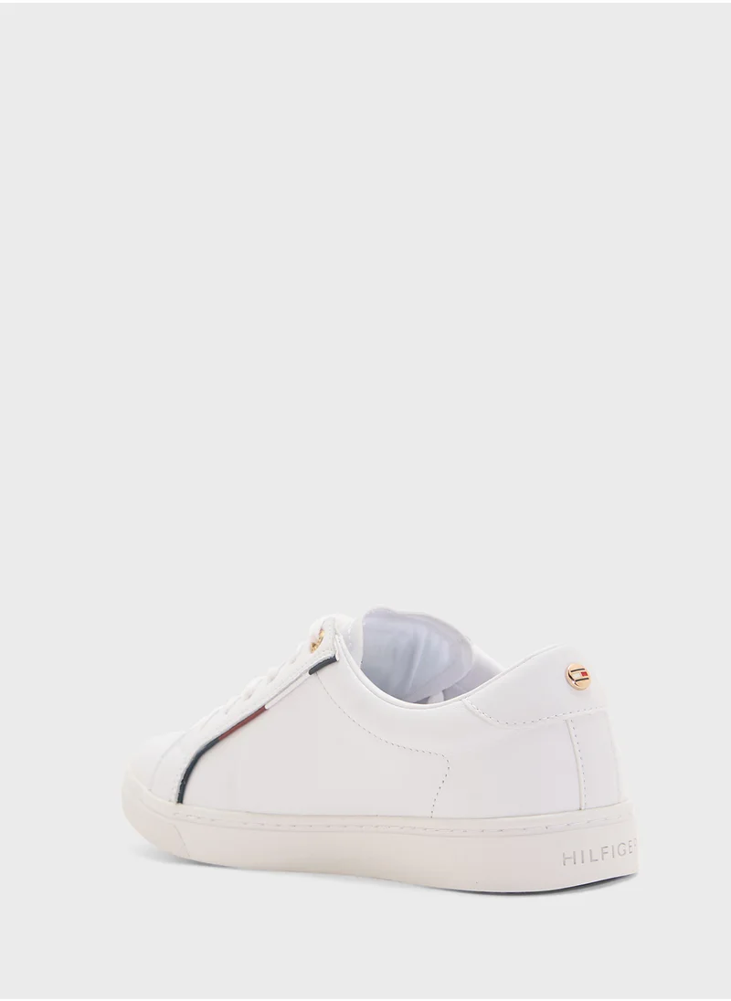 تومي هيلفيغر Signature Low Top Sneakers