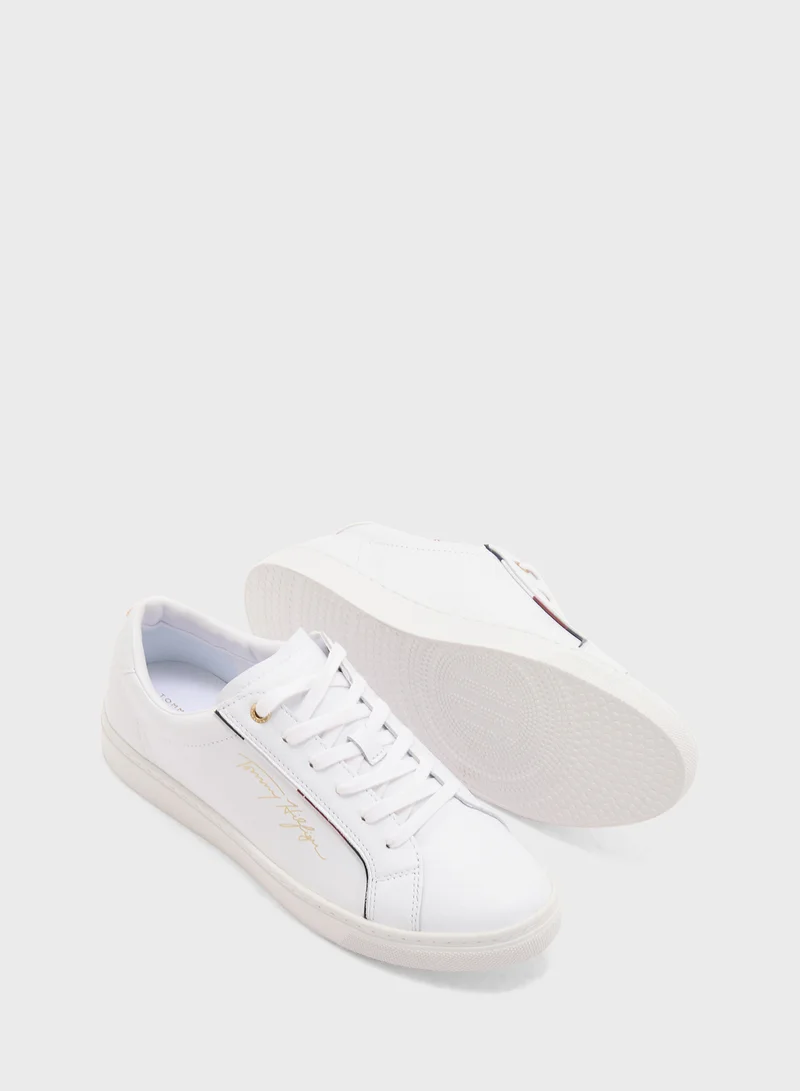 TOMMY HILFIGER Signature Low Top Sneakers