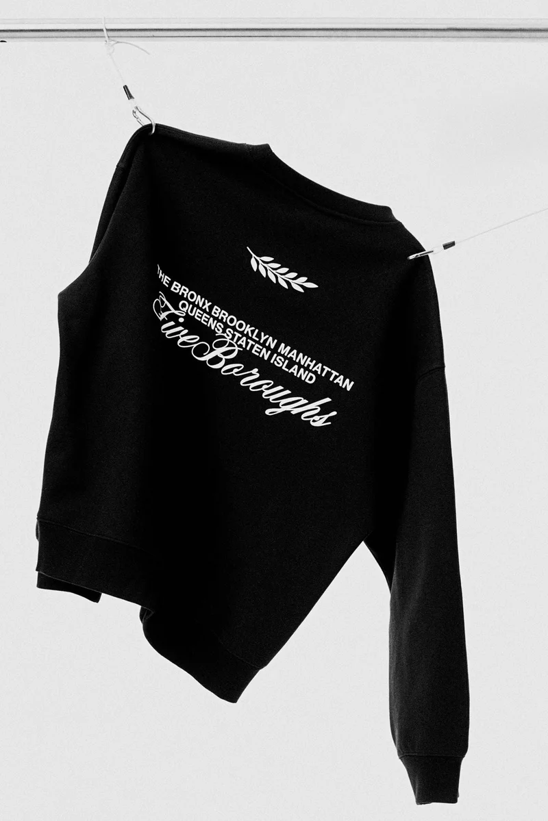 اتش اند ام سويت شيرت مطبوع بقصّة واسعة